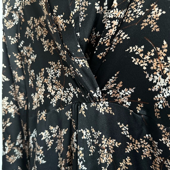 NWT Vince Brand Black and Cream Floral Long Sleeve Dress - Size XS - Picture 3 of 15